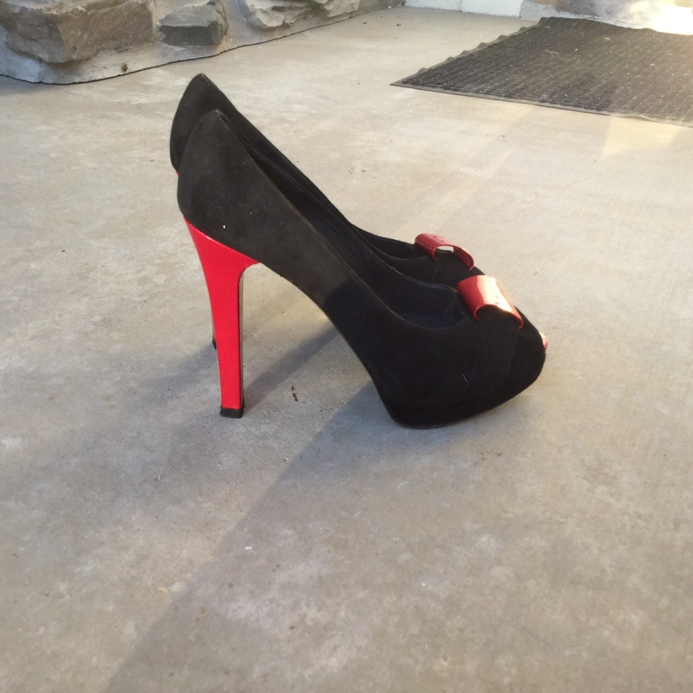 Stuart Weitzman  Sz 7 1/2  suede patent high heel
